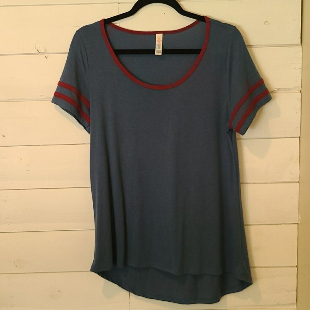 LuLaRoe Small Classic Tee